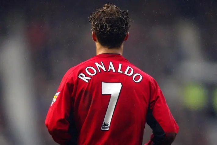 Cristiano Ronaldo - Một trong những cầu thủ mang áo số 7 hay nhất